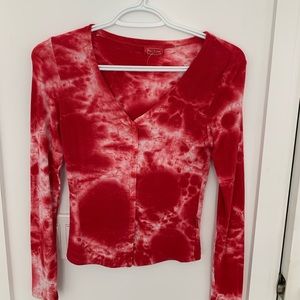 Long sleeves red tie-dye shirt